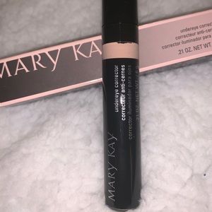 Under eye corrector